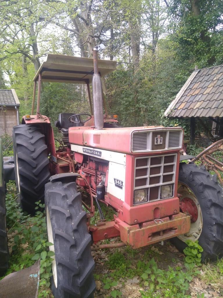 International 946 met kruipversnelling en kenteken, Ophalen