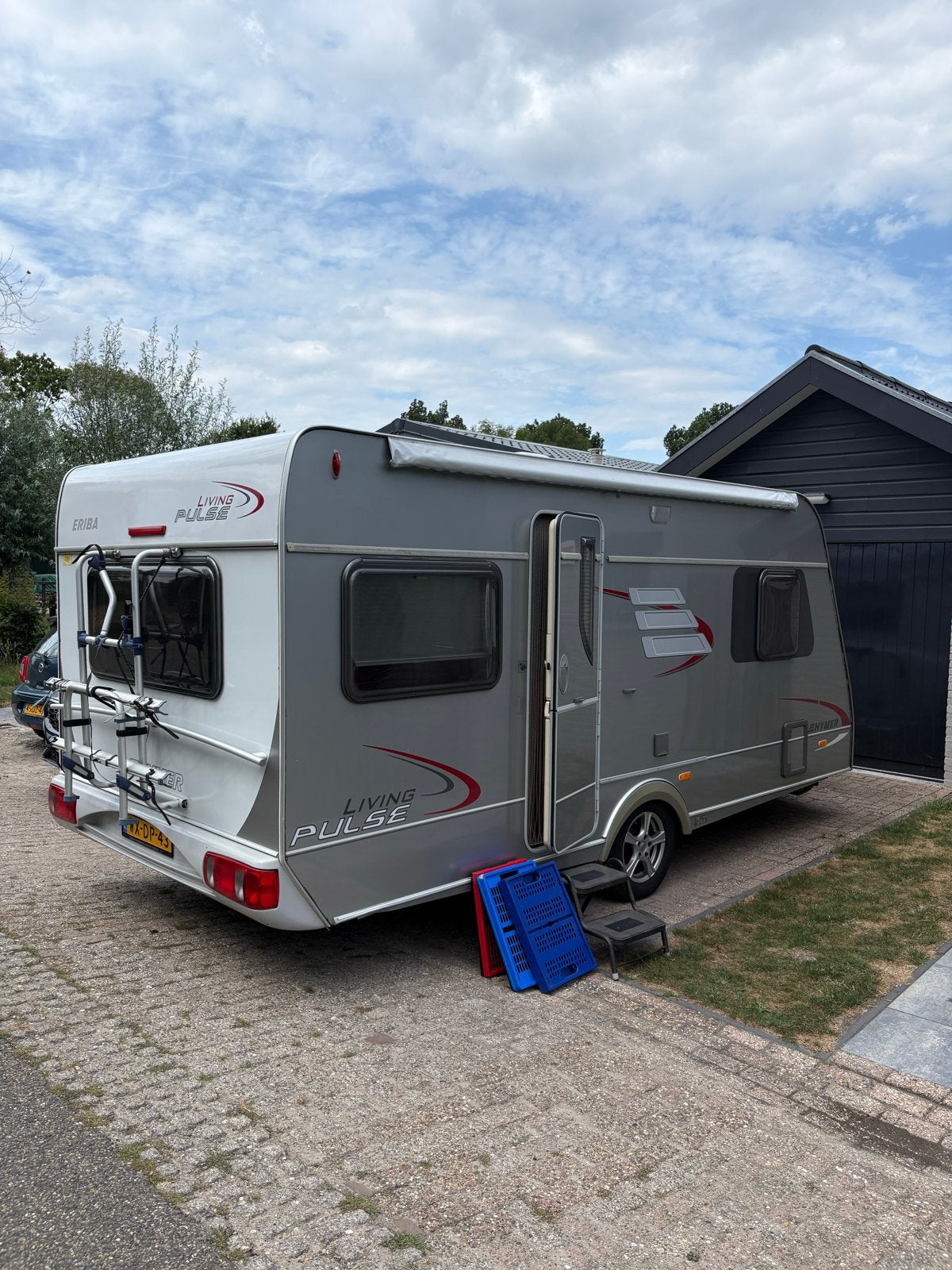 Eriba Living Pulse Caravan mover zakluifel, Vast bed, Rondzit, Particulier, 5 tot 6 meter