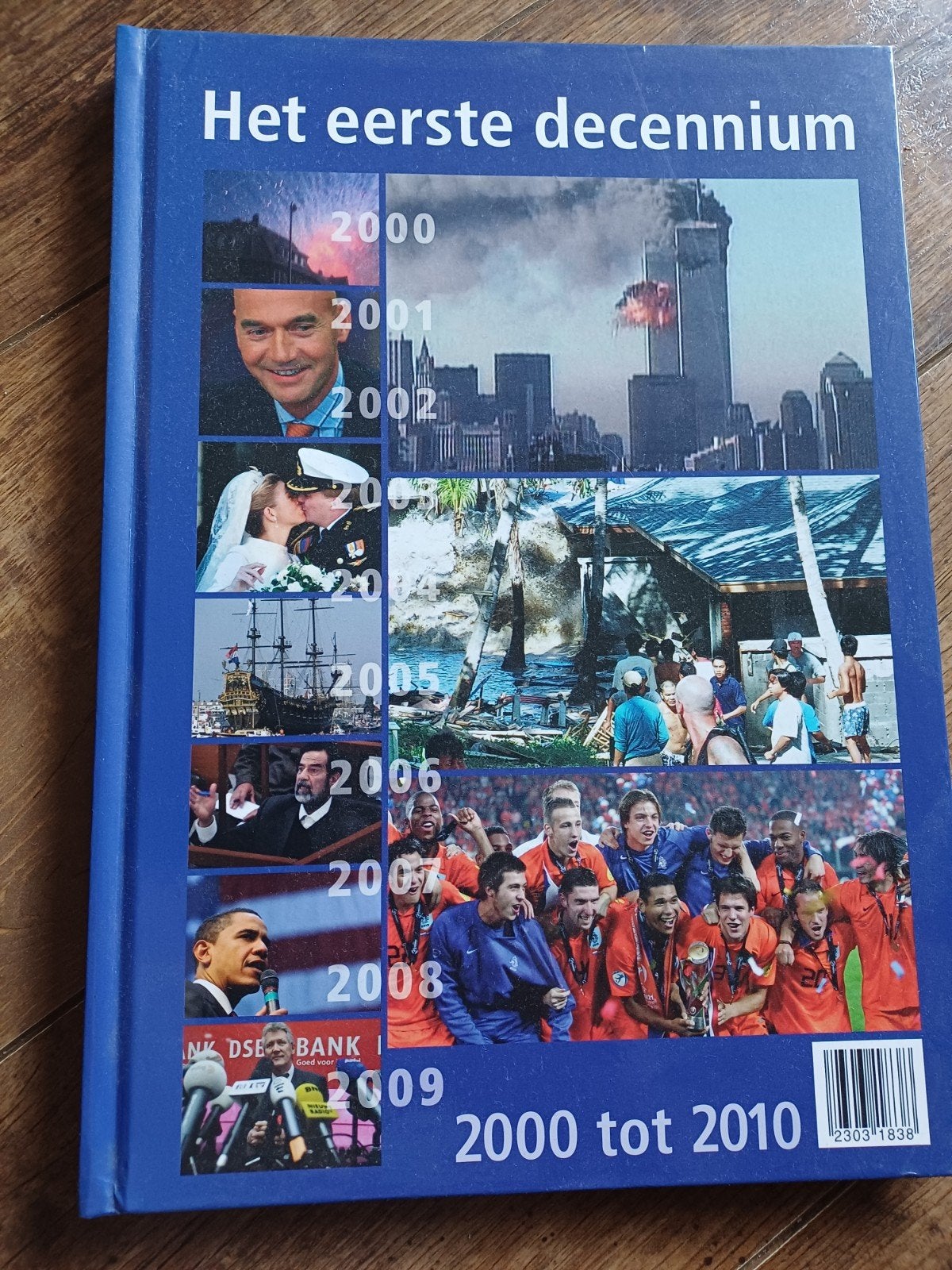 Het eerste decennium: 2000 tot 2010 - Fotoboek, Ophalen of Verzenden, 20e eeuw of later, Zo goed als nieuw, Onbekend