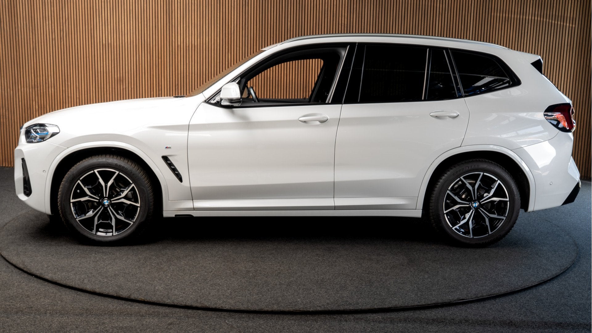 BMW X3 xDrive20i High Exe M-Pakket Leer Head-up Navi LED Ele, Gebruikt, Zwart, 4 cilinders, Wit