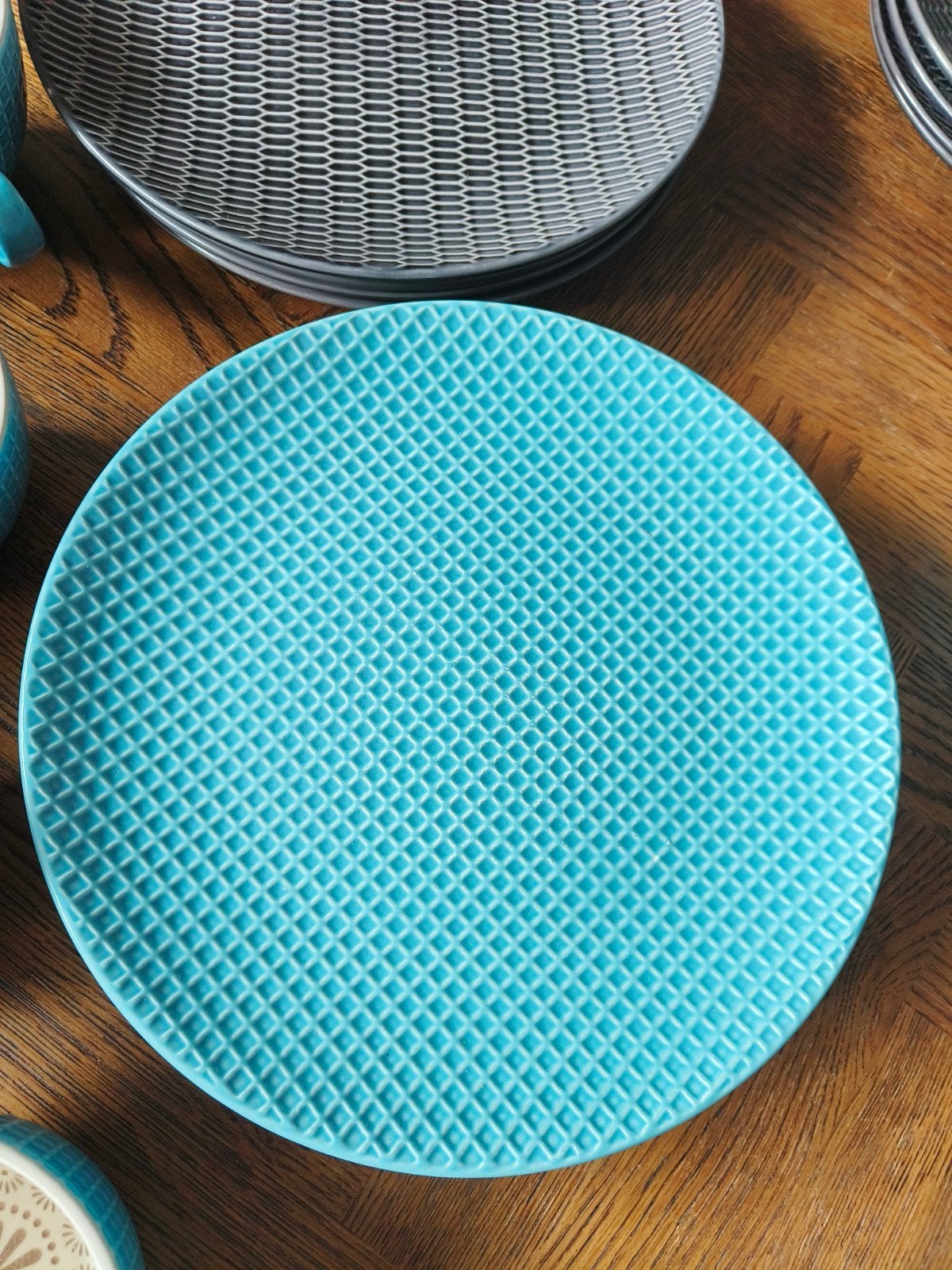 Inari Borden: 8 ontbijt en 8 diner in turquoise en zwart, Huis en Inrichting, Keuken | Servies, Gebruikt, Overige merken, Keramiek