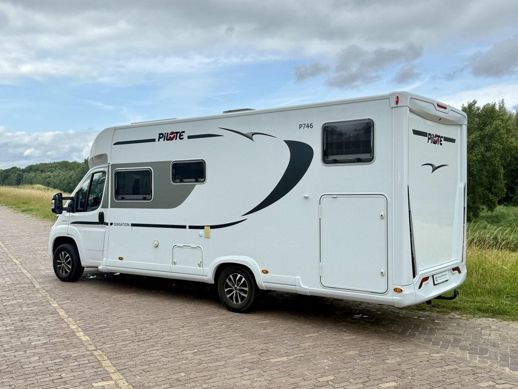 Caravans And Camping Pilote