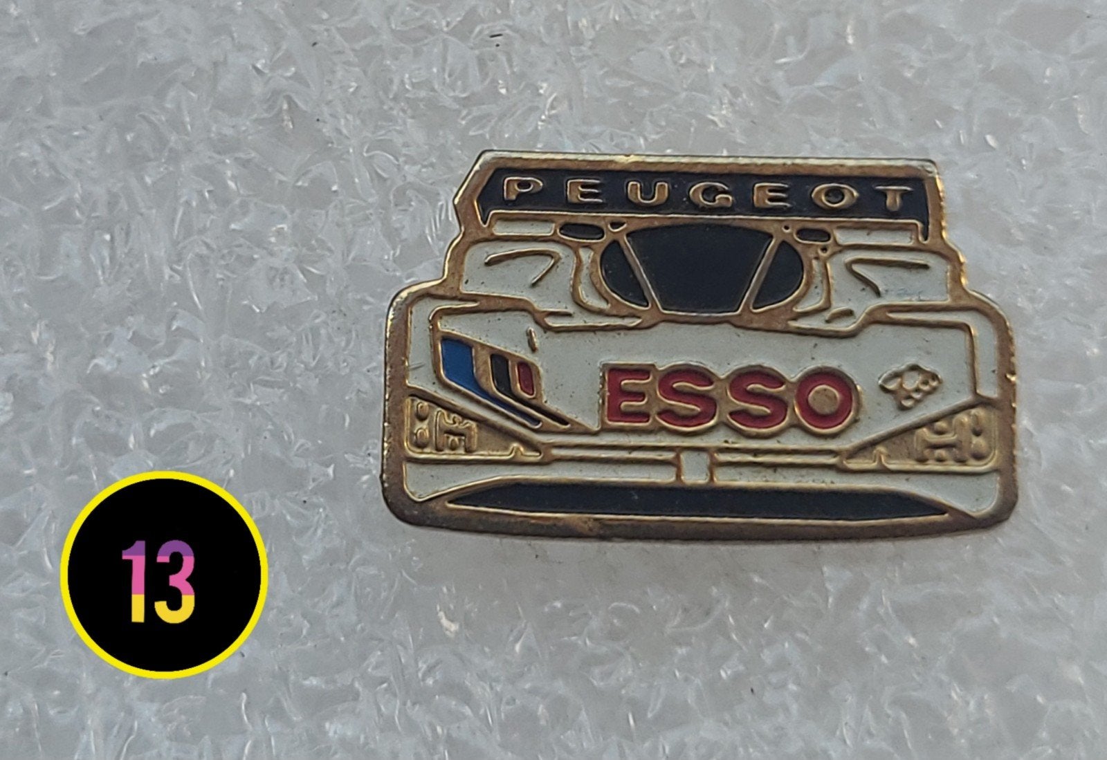 Vintage Peugeot ESSO raceauto pin - Zeldzaam verzamelobject, Verzenden