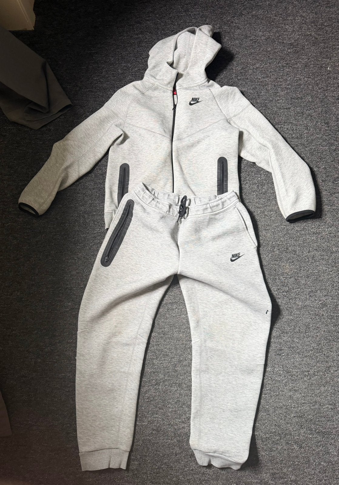 Nike tech (jogging)pak 158/170 origineel, Ophalen of Verzenden, Gebruikt, Jongen, Setje