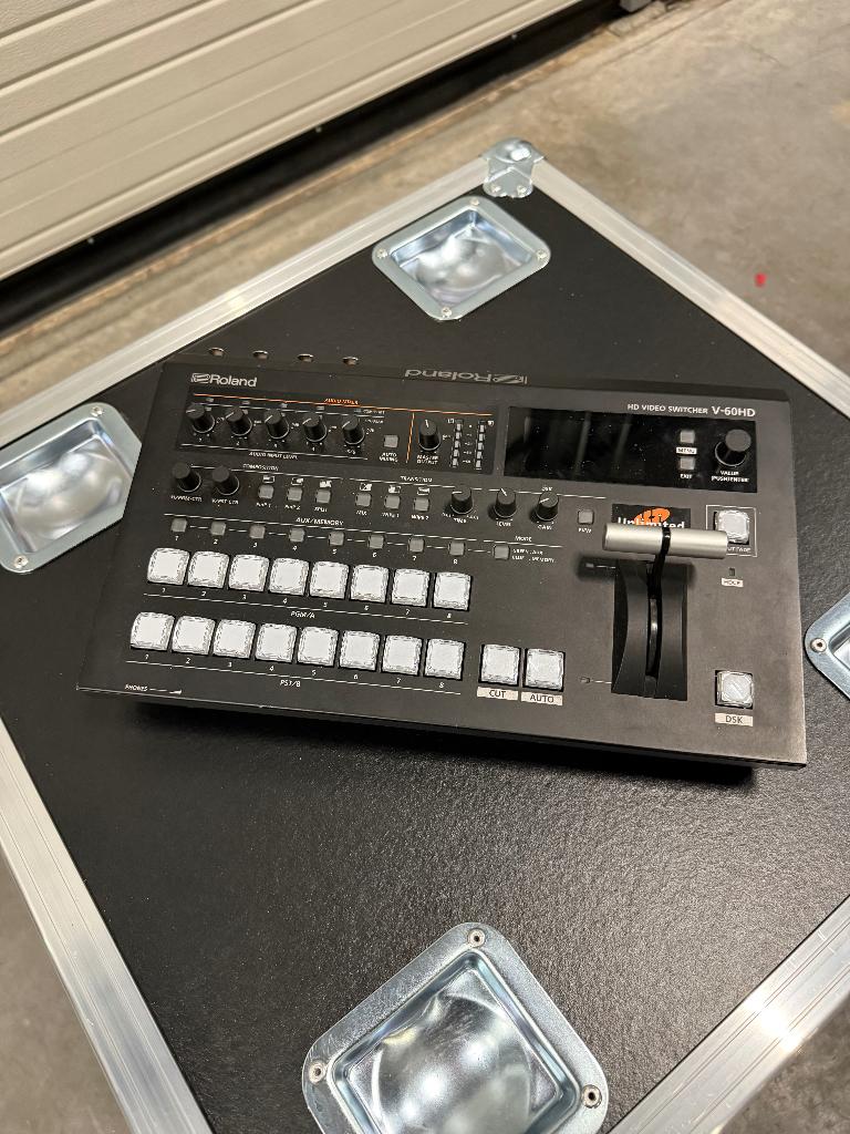 Roland V60 (2- Stuks beschikbaar), Ophalen, Gebruikt