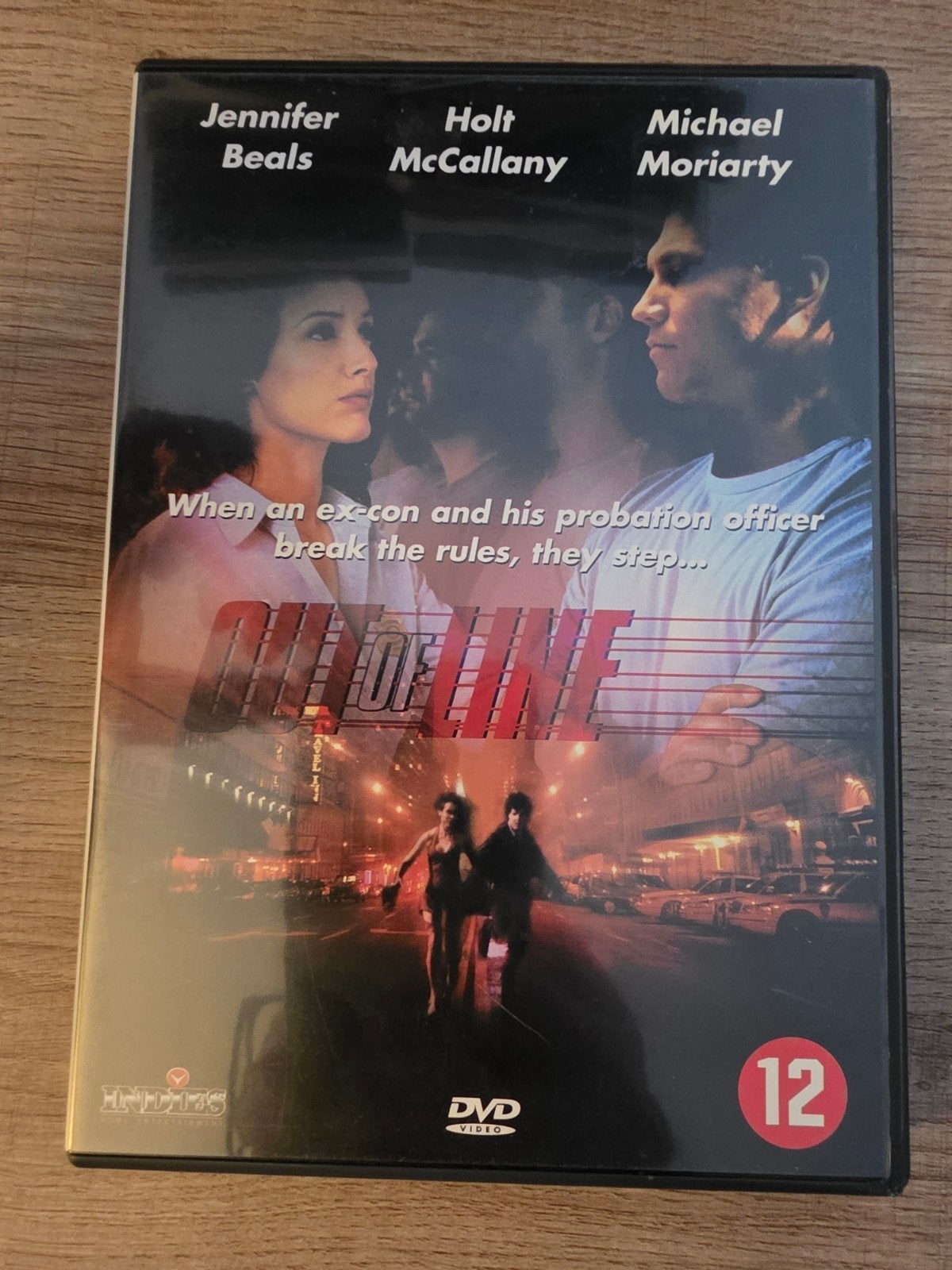 Out of line, Alle leeftijden, Ophalen of Verzenden, Zo goed als nieuw, Detective en Krimi