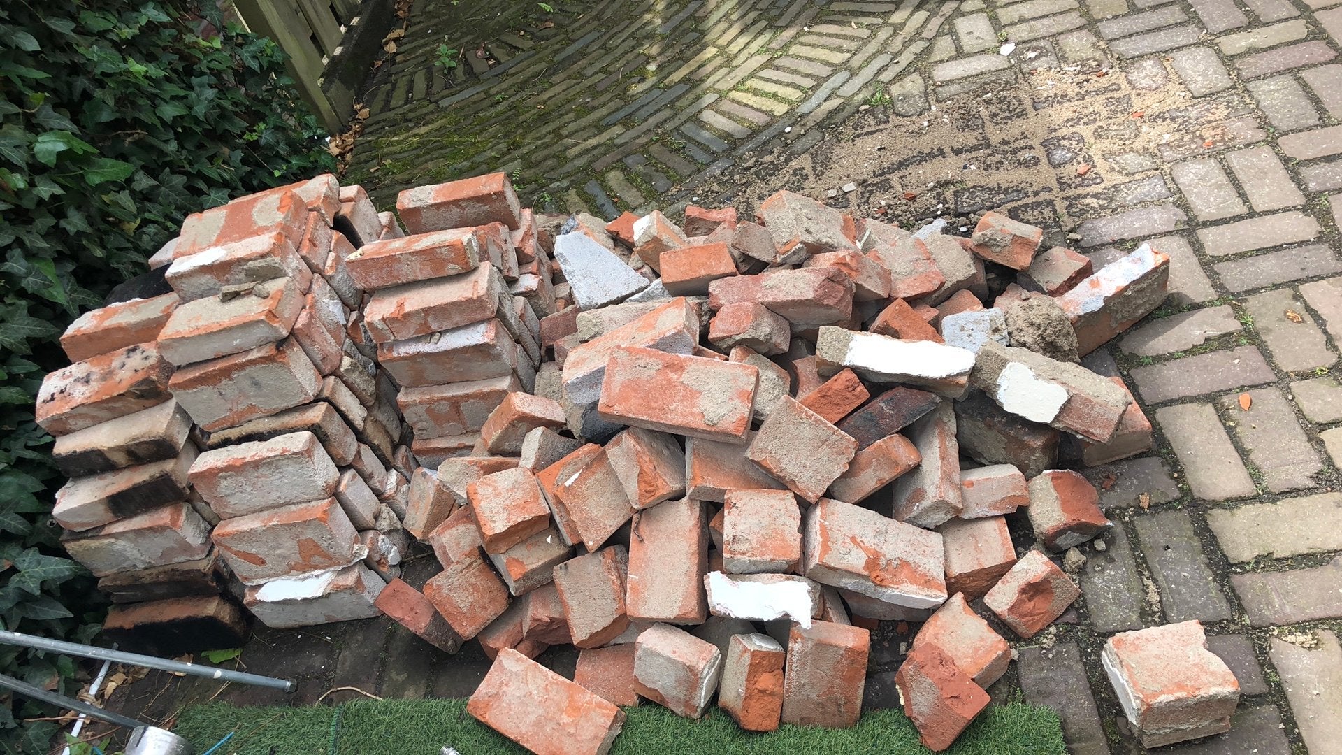 Gratis af te halen, Ophalen, Bakstenen