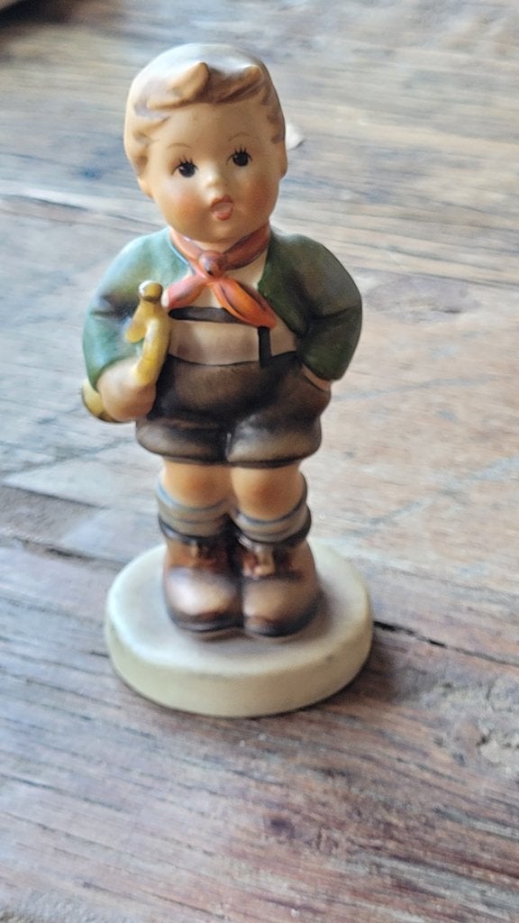 Hummel beeldje "jongen met trompet" jaren 50., Ophalen, Zo goed als nieuw, Hummel