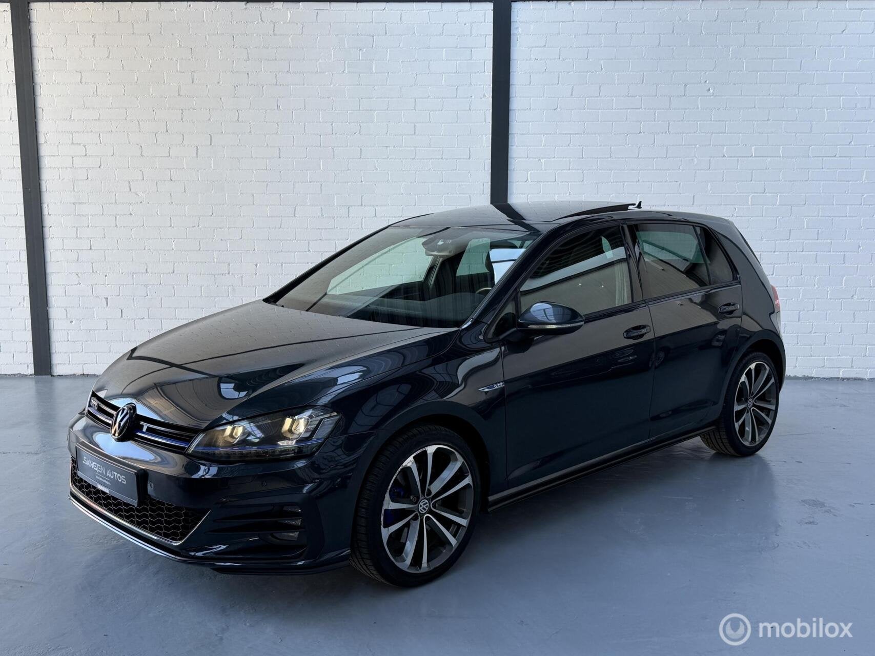 Volkswagen Golf 1.4 TSI GTE Pano GTi look, Auto's, Gebruikt, Euro 6, 4 cilinders, Zwart