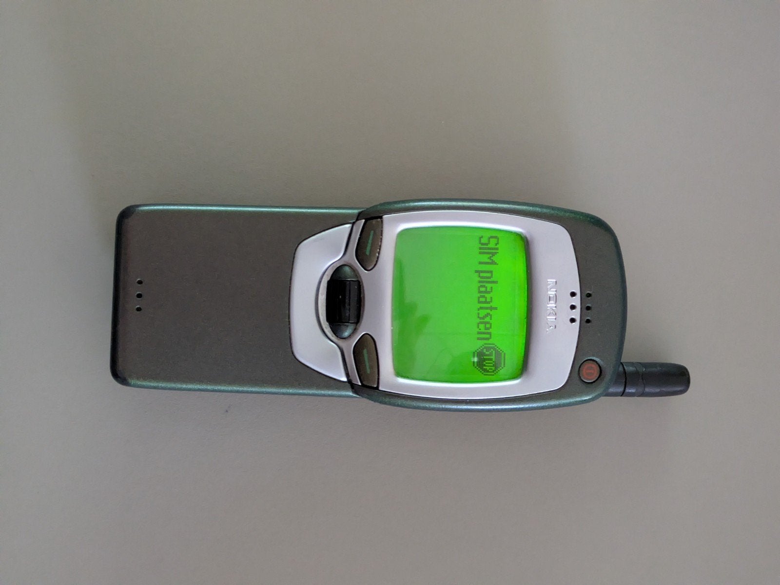 Nokia 7110 'The Matrix Phone' met oplader, Gebruikt, Geen camera, Fysiek toetsenbord, Ophalen of Verzenden