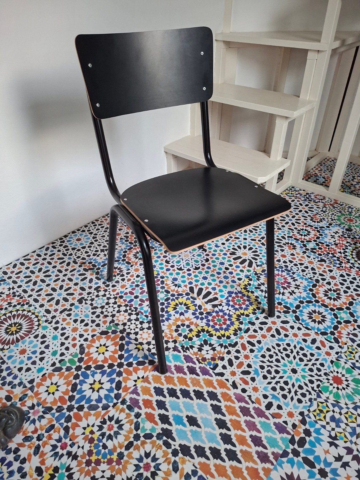 2 Stoelen met metalen frame en houten zitting, Huis en Inrichting, Stoelen, Ophalen, Gebruikt, Twee, Modern, Industrieel