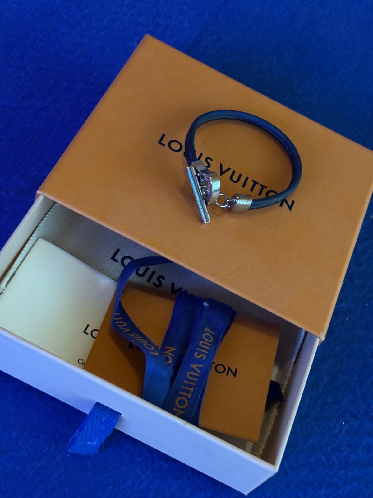 louis vuitton armband orgineel!, Sieraden, Tassen en Uiterlijk, Armbanden, Ophalen of Verzenden, Gebruikt, Blauw, Leer
