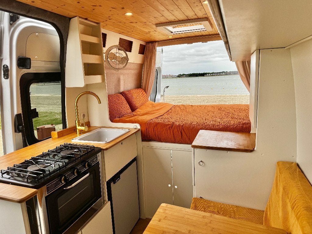 Mercedes Sprinter Camper Off Grid Automaat, Caravans en Kamperen, Campers, Automaat, Chemisch toilet, Buscamper of Camperbus, Dakluik