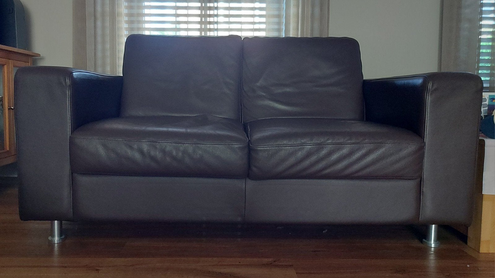 2 Comfortabele 2-zits leren banken, Ophalen, Gebruikt, 125 tot 150 cm, Tweepersoons