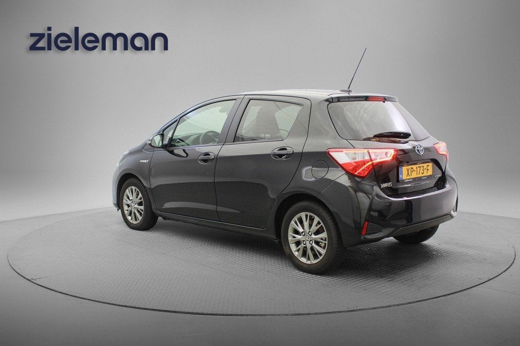 Toyota YARIS 1.5 Hybrid Dynamic - Navi, Camera, Clima, 1497 cc, 40 €/maand, Met garantie (alle), Zwart