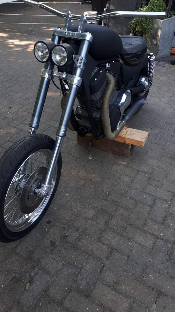Suzuki Intruder 1400 Bobber Lowrider project bj 88, 2 cilinders, Chopper, Gebruikt, Particulier