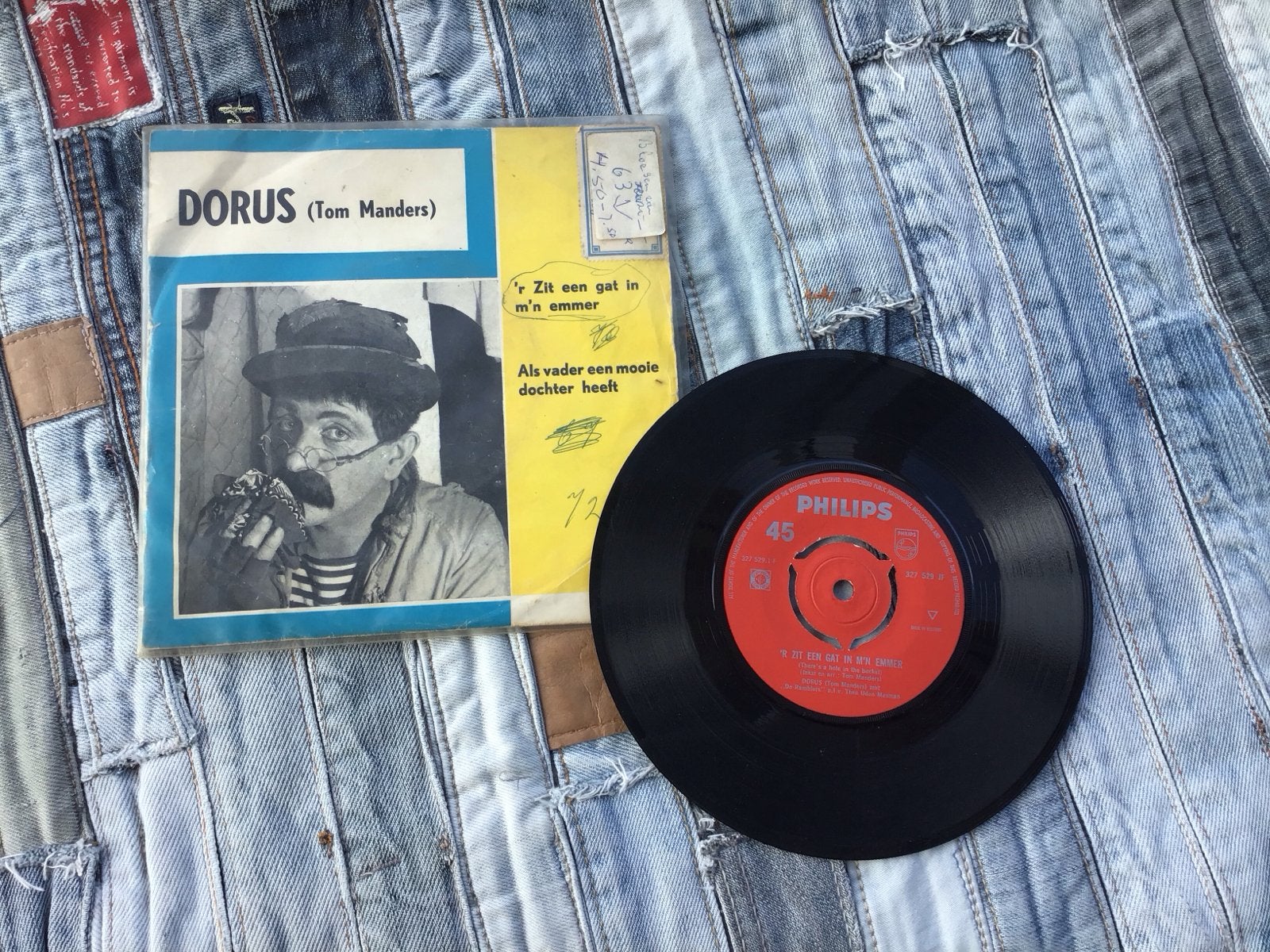 Dorus (Tom Manders) - 'r Zit een gat in m'n emmer 7 inch vin, Gebruikt, 7 inch, Ophalen of Verzenden, EP
