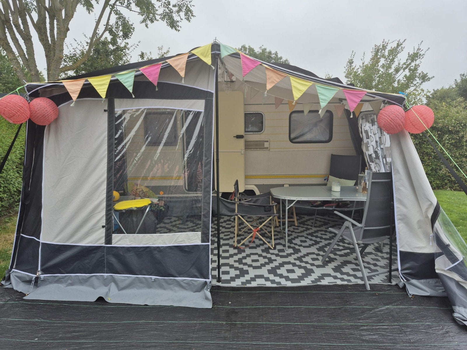 Sterckeman 390 caravan met voortent camping spullen., Caravans en Kamperen, Tenten, Ophalen, Gebruikt, Tot en met 4