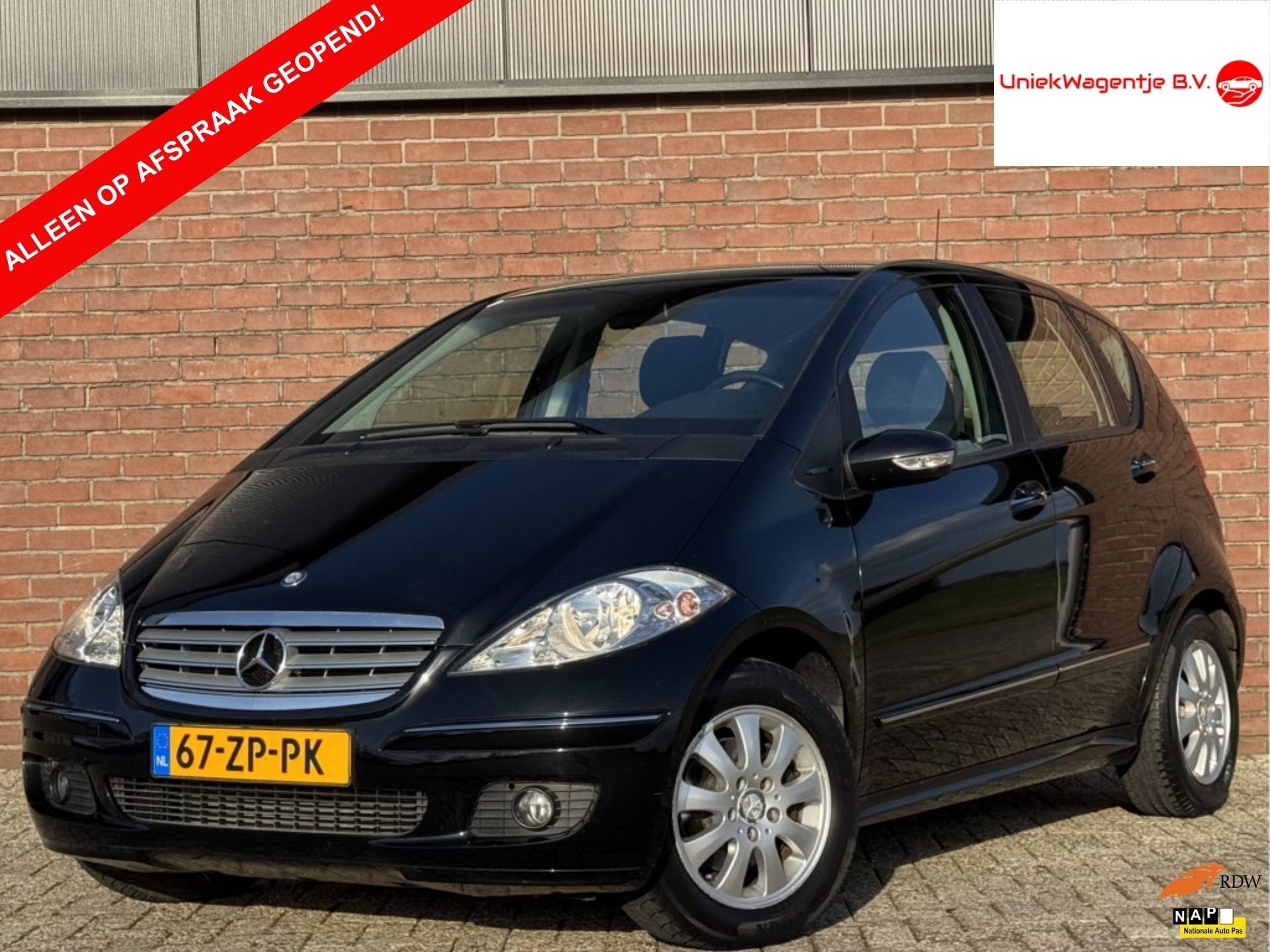 Mercedes-Benz A-Klasse 170 ELEGANCE | NL-AUTO! | AIRCO!, Auto's, Gebruikt, Zwart, 4 cilinders, Parkeersensor