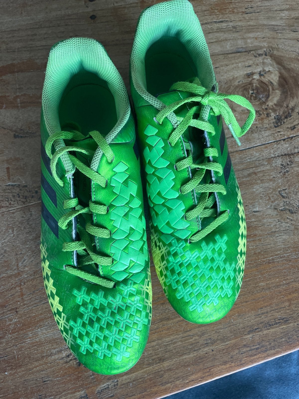 Adidas Voetbalschoenen - Maat 41 1/3 (UK 8) - Zo goed als ni, Sport en Fitness, Voetbal, Gebruikt, Maat XS of kleiner, Schoenen