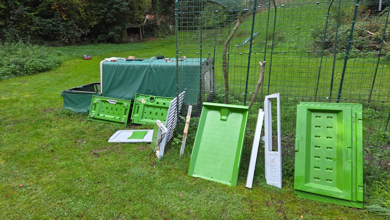 Eglu Cube goede staat + 3m ren + Autodoor - Gedemonteerd, Dieren en Toebehoren, Ophalen, Gebruikt, Kippenhok of Kippenren