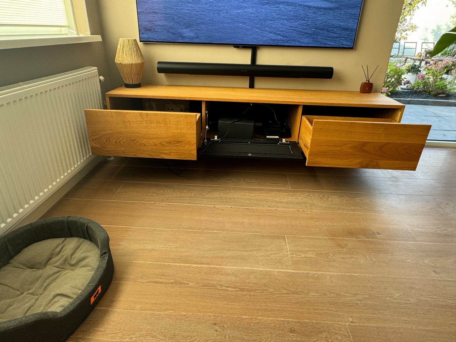 Eikenhouten TV meubel met push-to-open lades en klep, Ophalen, 150 tot 200 cm, Eikenhout, Zo goed als nieuw