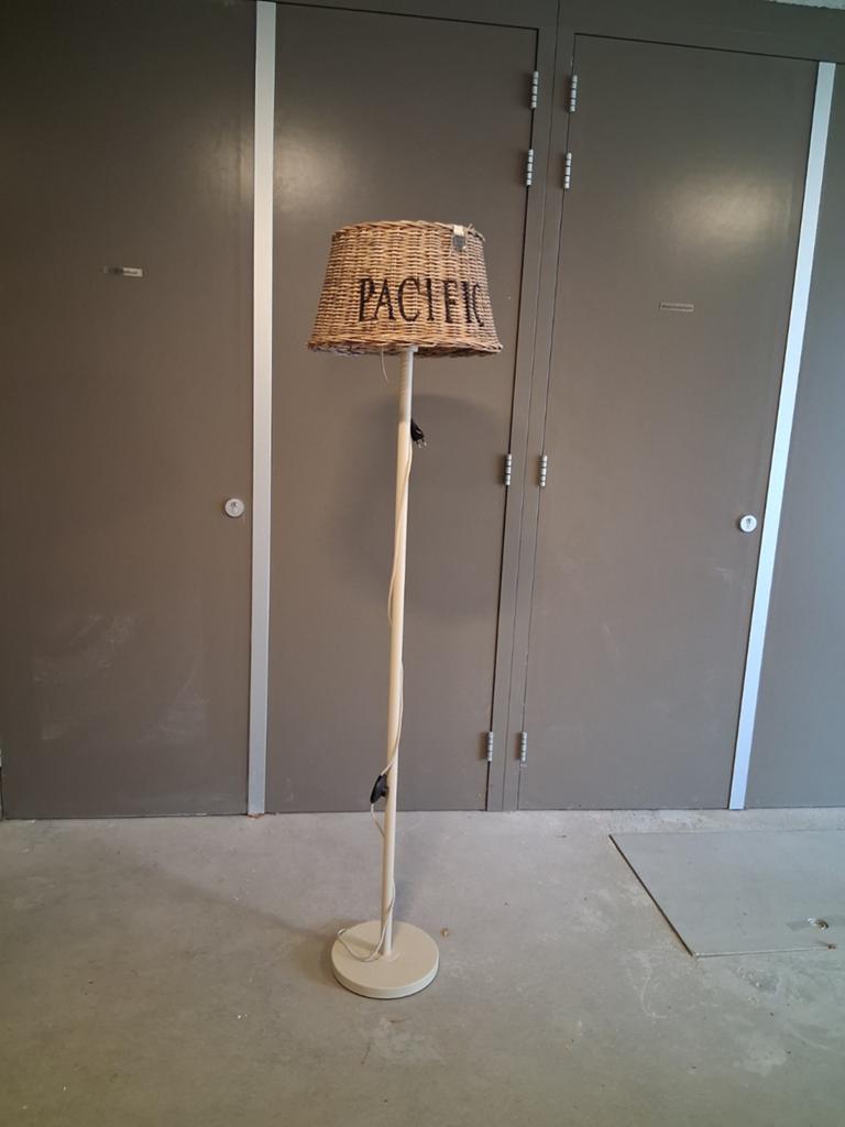 Vloerlamp en eventueel kap van riviera maison, Ophalen, Zo goed als nieuw, 150 tot 200 cm