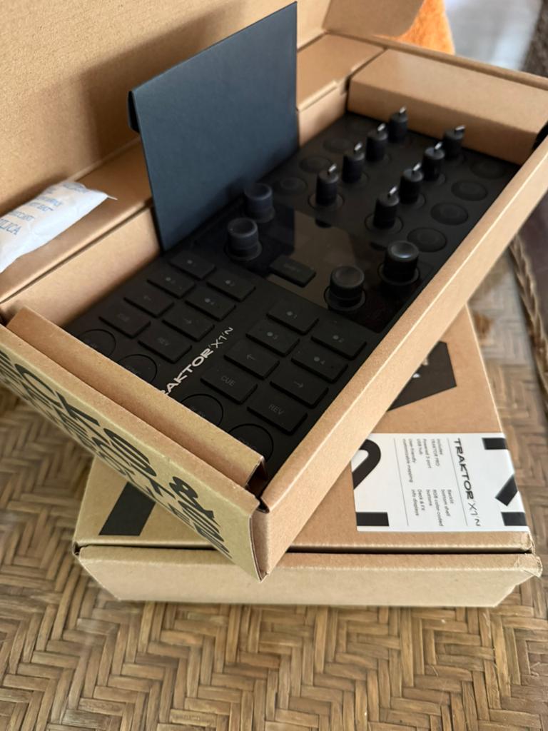 2x Native Instruments X1 MK3 DJ Controller + Traktor Pro 4, Muziek en Instrumenten, Dj-sets en Draaitafels, Ophalen, Zo goed als nieuw