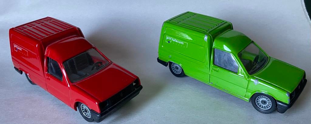 2x Renault Express 1:43 PTT uitvoering., Kinderen en Baby's, Speelgoed | Speelgoedvoertuigen, Ophalen of Verzenden, Zo goed als nieuw