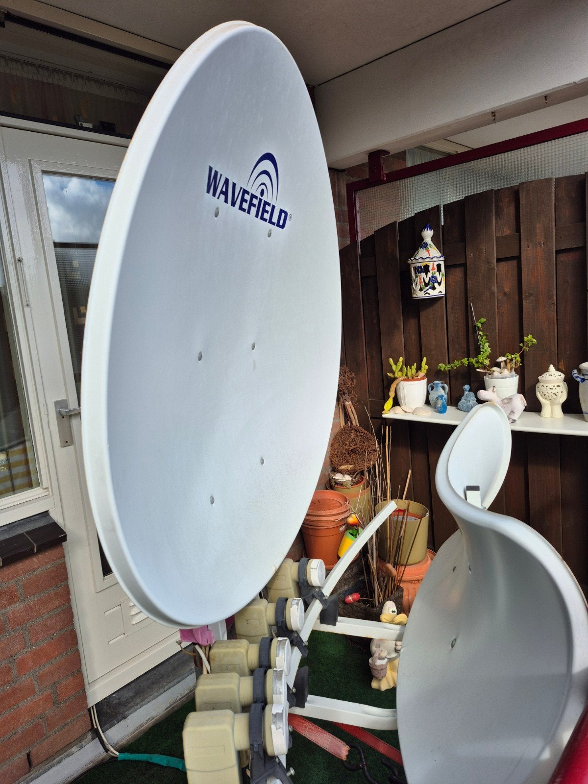 Wavefield schotelantenne met EMP-Centauri diseqc switch, Ophalen, Gebruikt, (Schotel)antenne, Overige merken