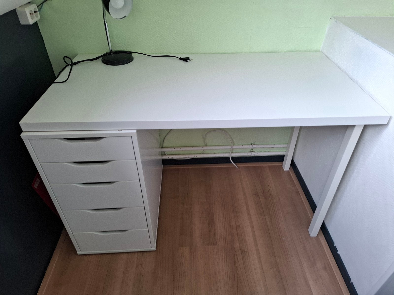Ikea Buro wit met zwarte stoel, Ophalen of Verzenden