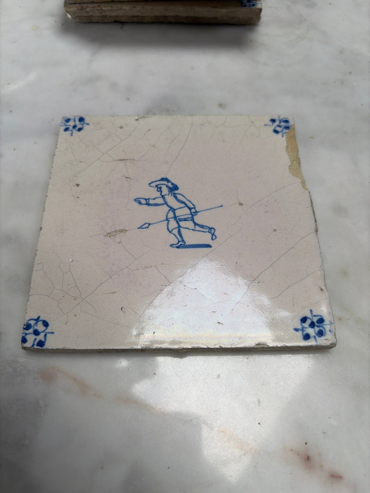 Antieke Delfts Blauwe Tegel met Soldaat, Ophalen of Verzenden