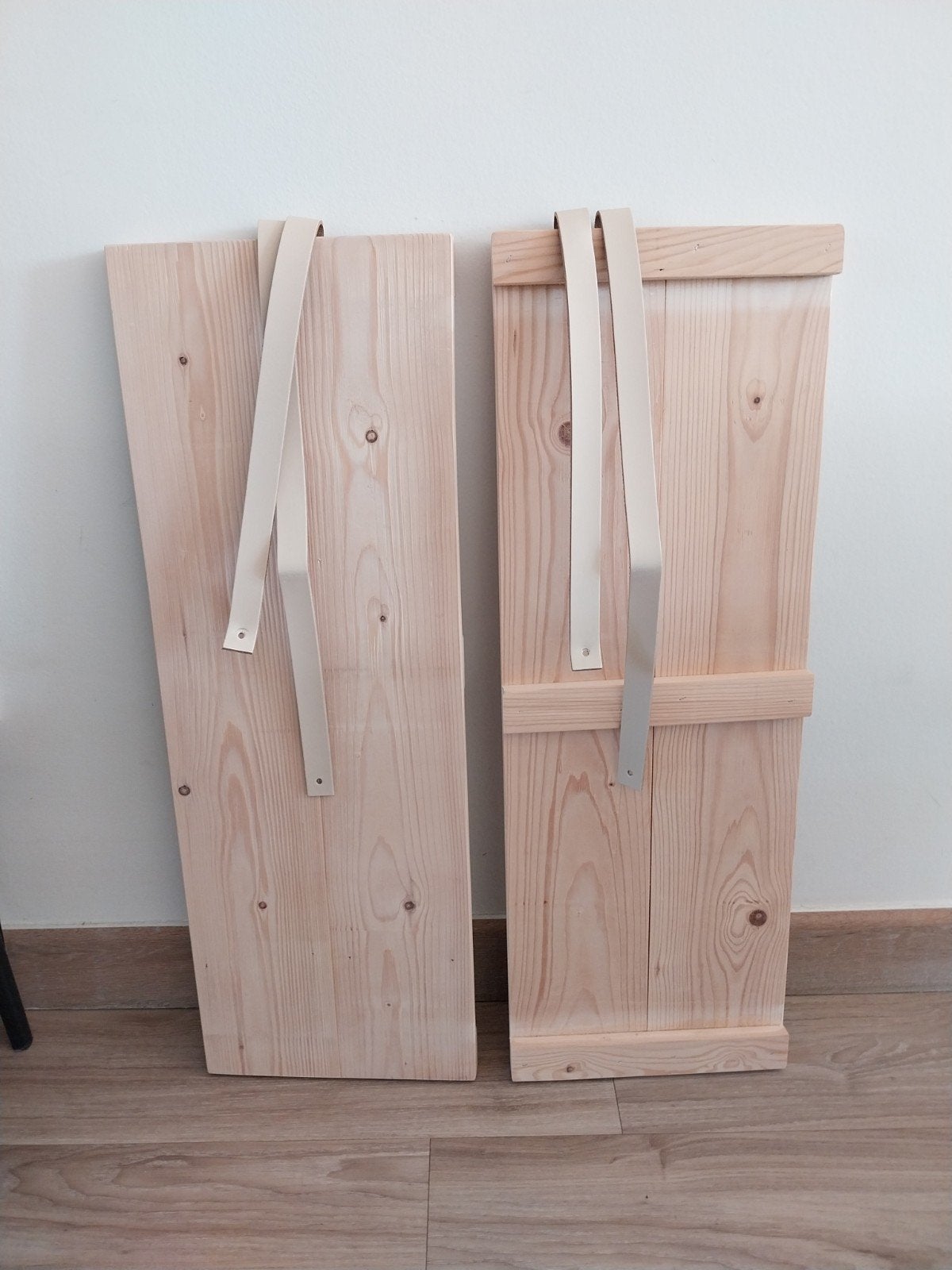 Grenen planken met leren ophangsysteem 80x21, Huis en Inrichting, Woonaccessoires | Wandplanken en Boekenplanken, Ophalen of Verzenden
