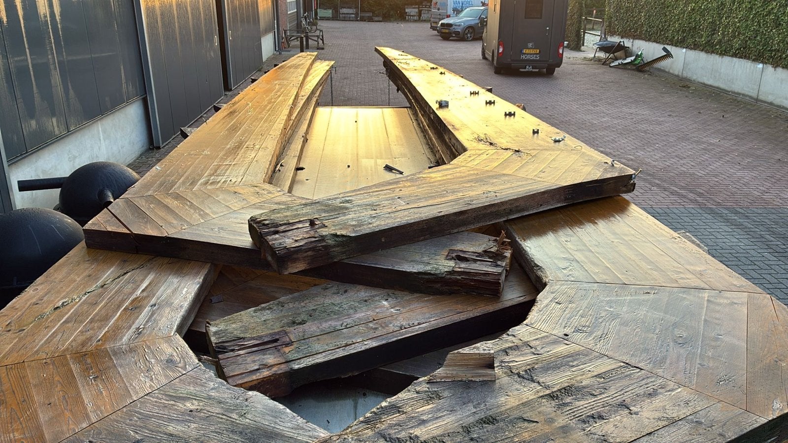 7 houten gelijmde spanten van +/- 12 meter lang, Gebruikt, Ophalen of Verzenden, Balk, Overige houtsoorten