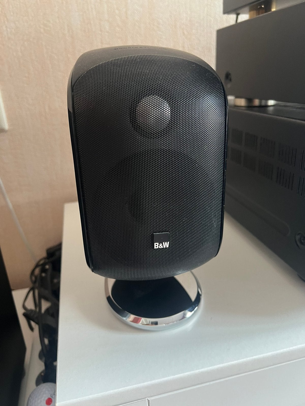 Bowers & Wilkins M-1
