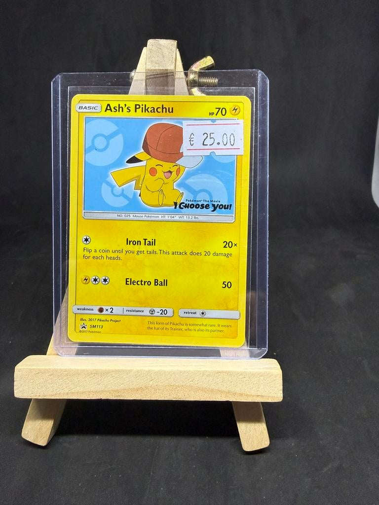 Ash’s pikachu sm113 nm/exc, Ophalen of Verzenden, Zo goed als nieuw