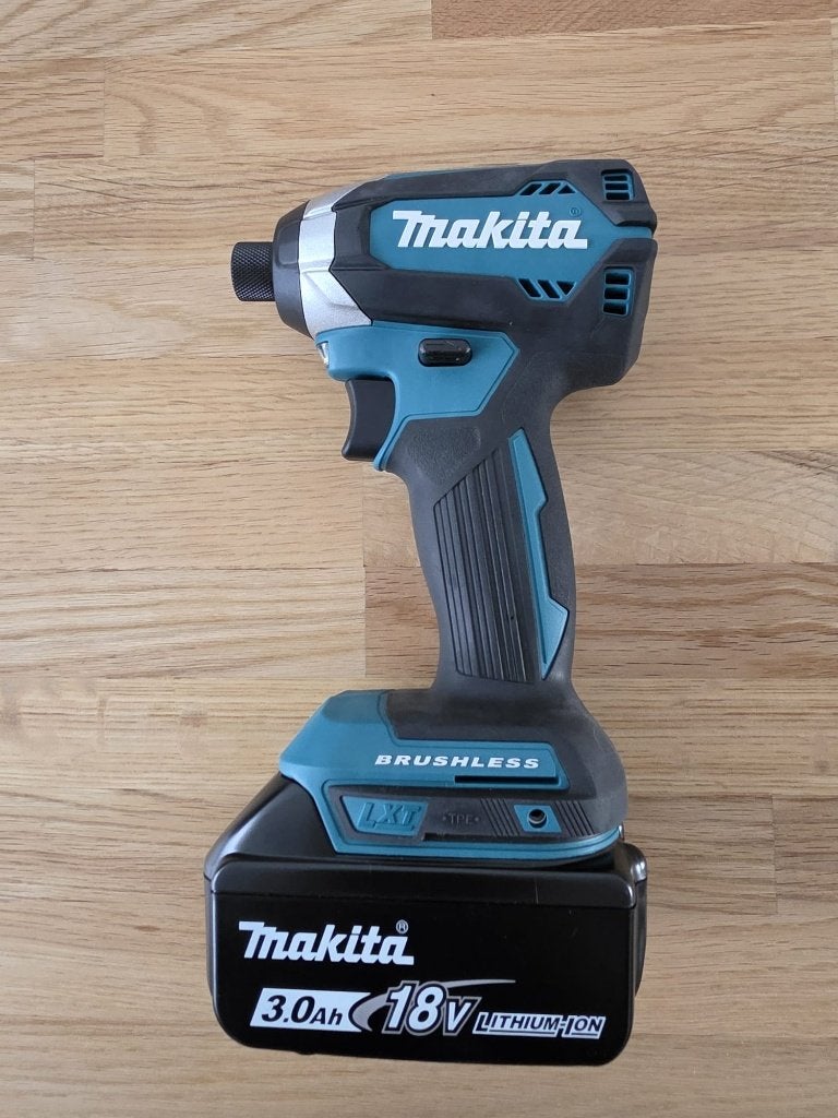 Makita 18V DTD 153 slagschroevendraaier met 3.0 Ah accu, Ophalen of Verzenden, Nieuw, Boor- en Schroefmachine
