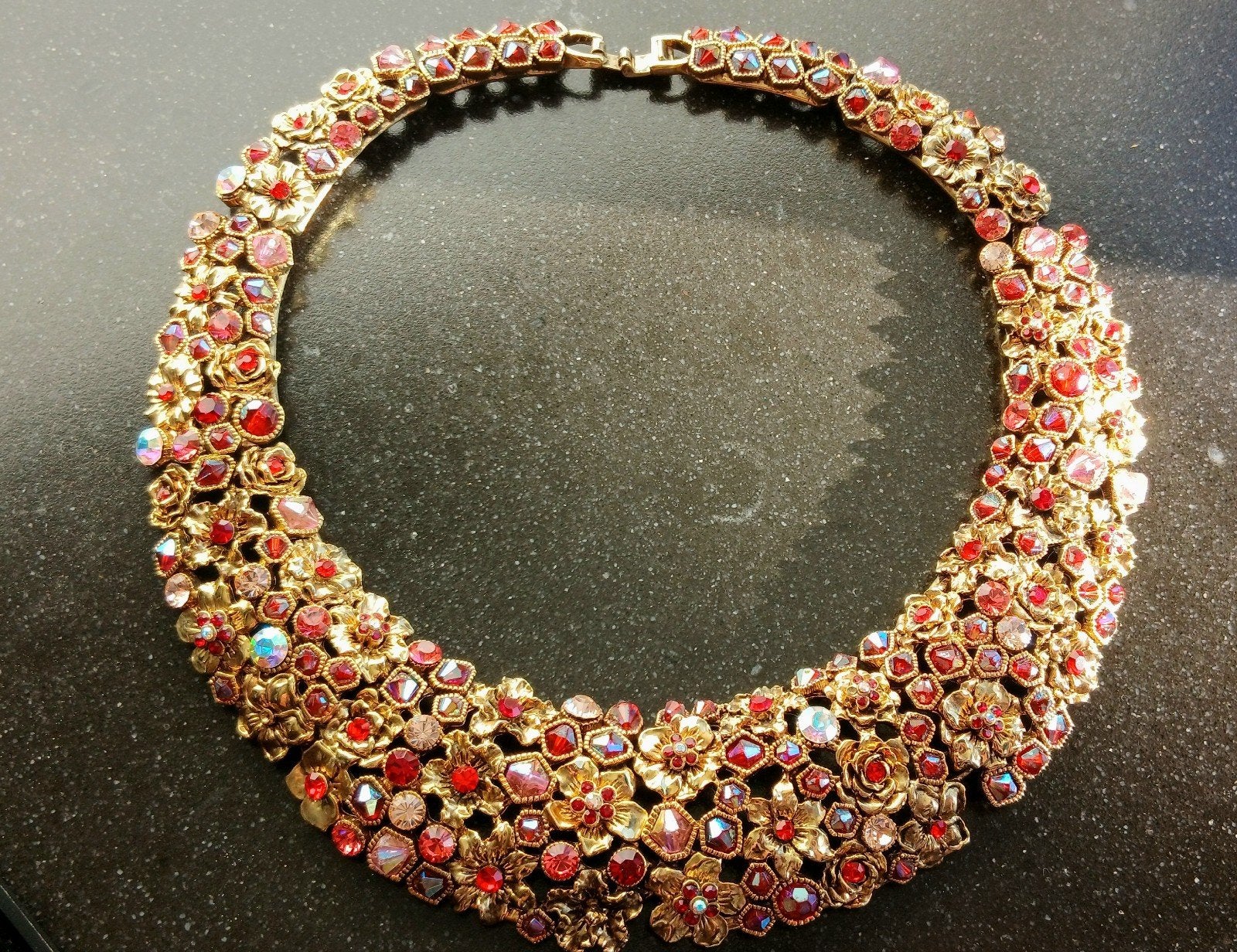 Prachtig collier met kleurrijke steentjes, Ophalen, Overige materialen, Gebruikt, Met kristal