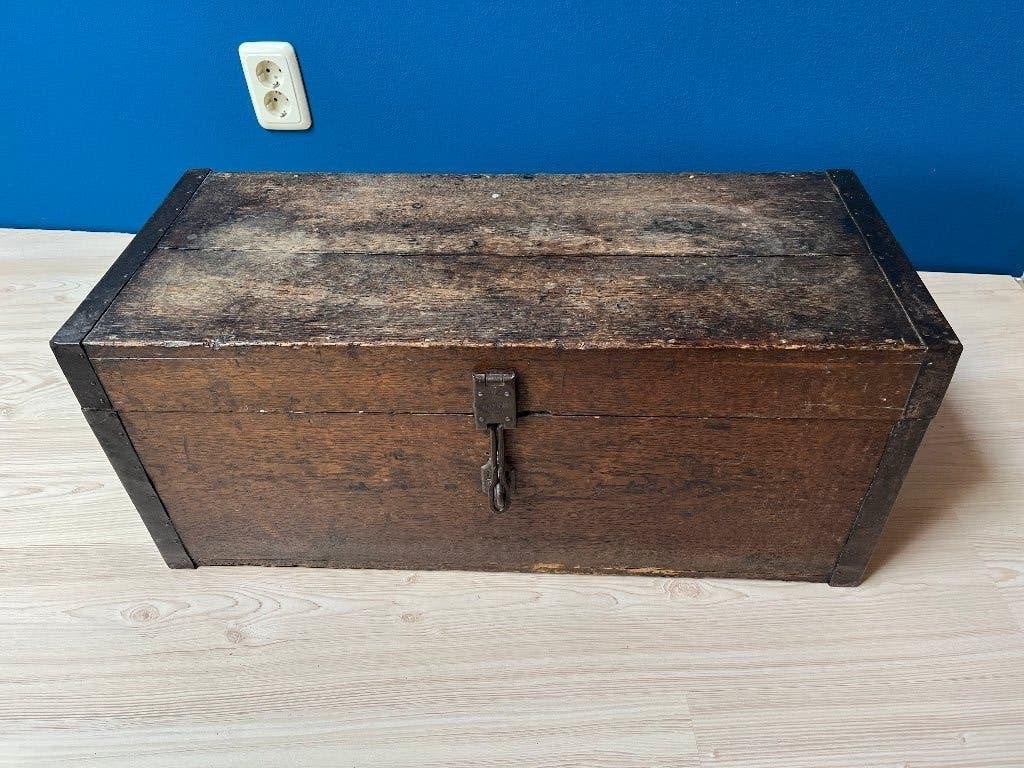 Vintage houten kist met metalen beslag, Huis en Inrichting, Woonaccessoires | Kisten, Ophalen, Minder dan 50 cm, Gebruikt, 50 tot 100 cm