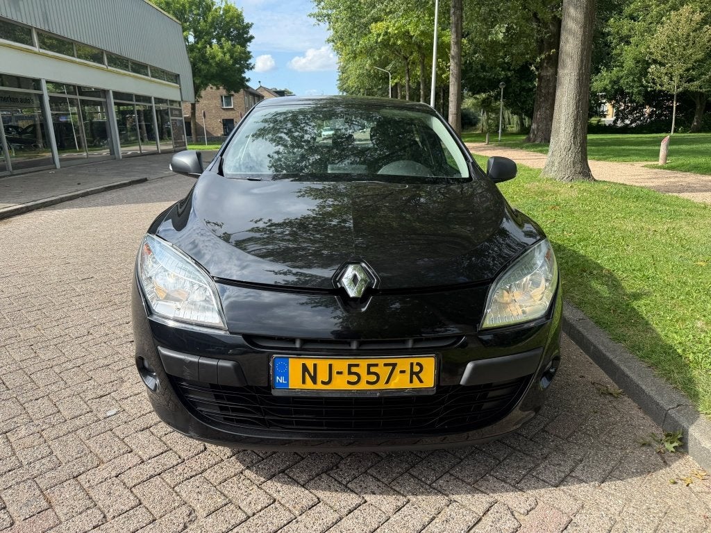 Foto 3 van Renault Mégane 1.6 Authentique (bj 2011)
