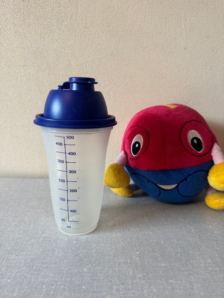 Z.G.A.N. Quickshaker - shaker - schutbeker TUPPERWARE, Blauw, 500 ml, Ophalen of Verzenden, Zo goed als nieuw