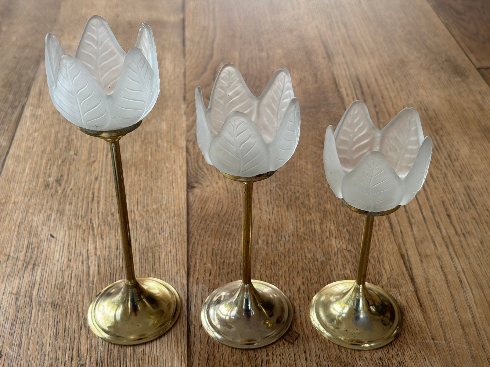3 vintage tulp kandelaars – messing look & matglas, Huis en Inrichting, Ophalen of Verzenden, Gebruikt, Glas