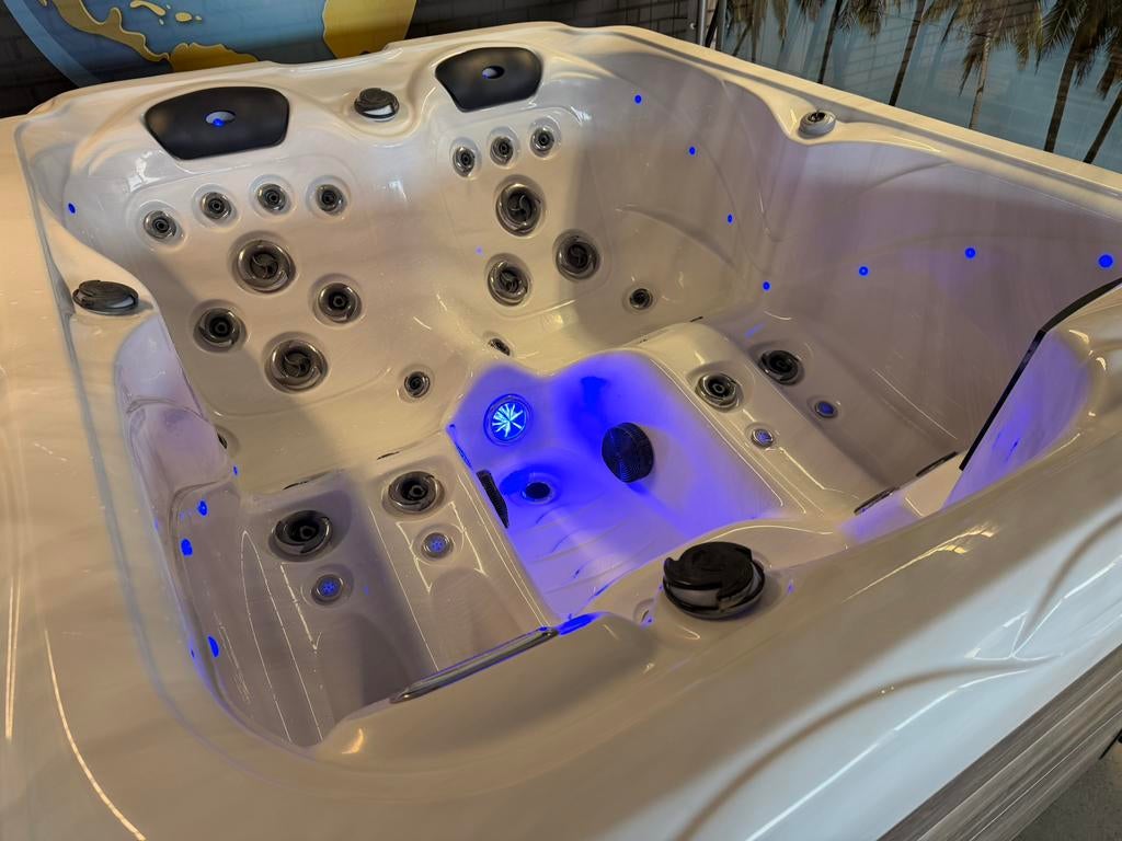 Leuke Balboa spa 3 persoons 2 ligplaatsen, Ophalen, Zo goed als nieuw, Filter