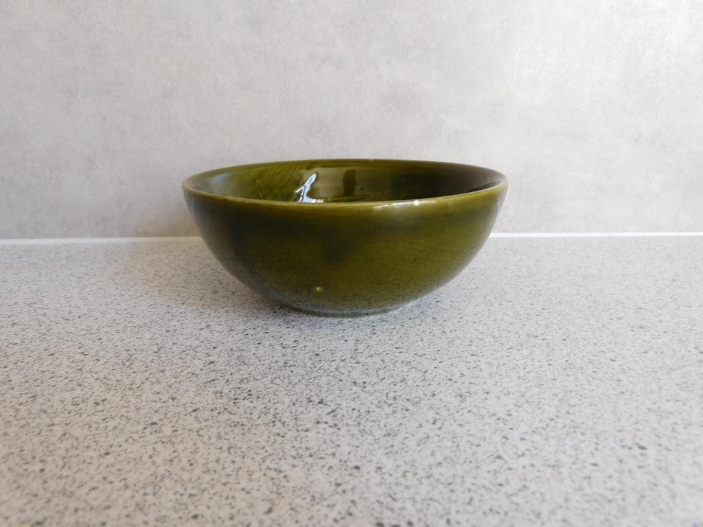 Kom 11,5 cm. Groen Handmade, Keramiek, Ophalen of Verzenden, Zo goed als nieuw, Kom(men)