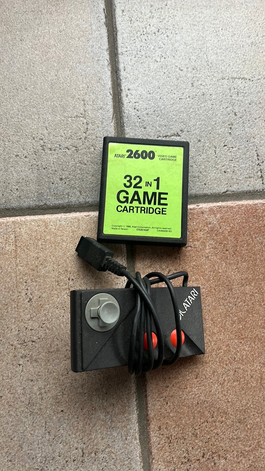 Atari 2600 spel en controller, Spelcomputers en Games, Ophalen of Verzenden, Gebruikt, Met 1 controller, Atari 2600