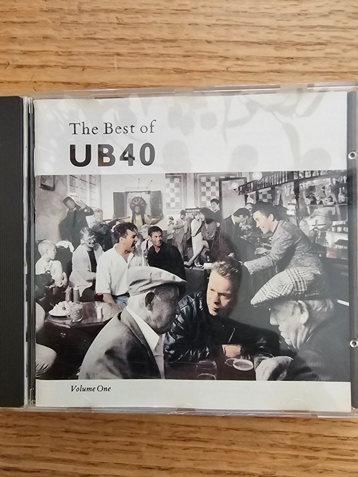 UB40 - The Best of UB40 Volume 1 CD (1987), Ophalen of Verzenden, Gebruikt, Verzamelalbum, Inclusief boekje