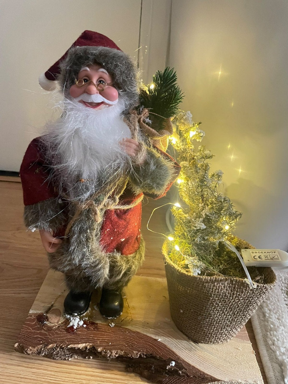 Een staand, traditioneel kerstfiguurtje in de vorm van de Ke, Ophalen of Verzenden