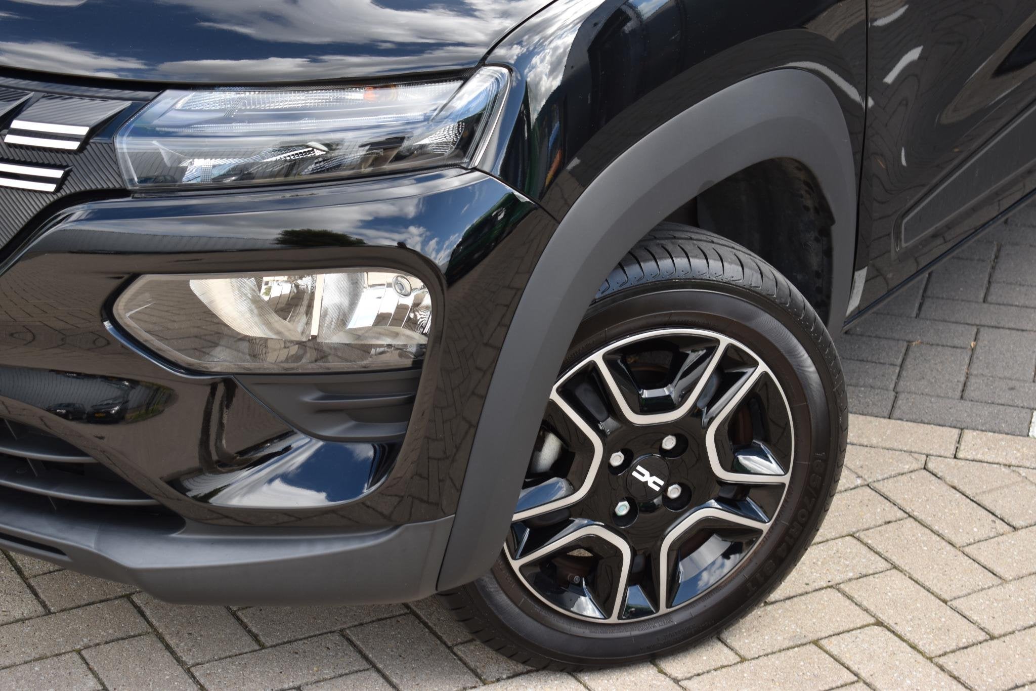 Dacia Spring Expression 27 kWh | DEALER ONDERH. | APPLE CARP, Auto's, Dacia, Dealer onderhouden, Gebruikt, 38 min, Zwart