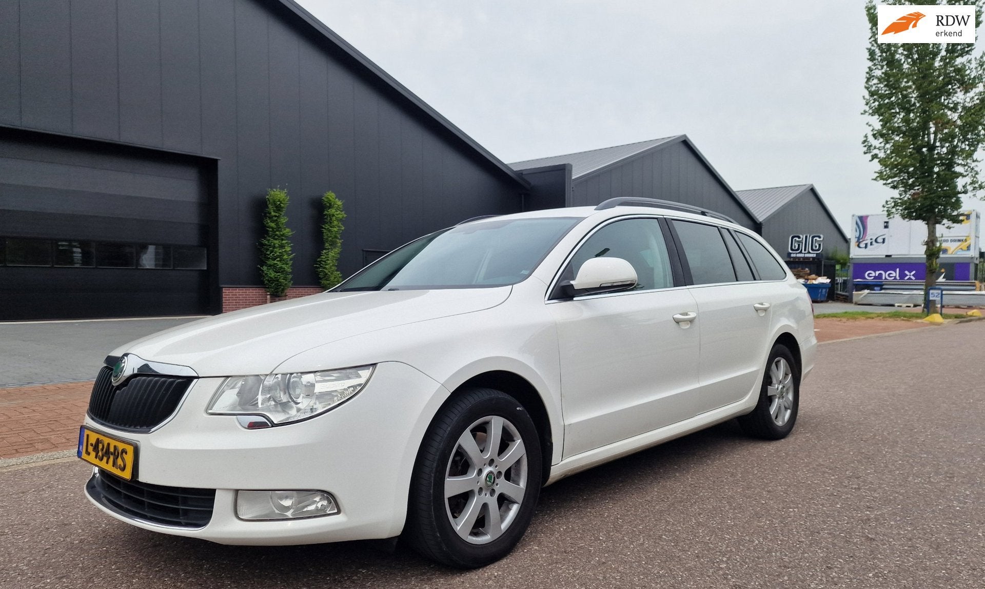 Skoda Superb Combi 1.8 TSI Comfort Business Line NAVI PSENSO, Auto's, Skoda, Euro 5, Gebruikt, 4 cilinders, 700 kg