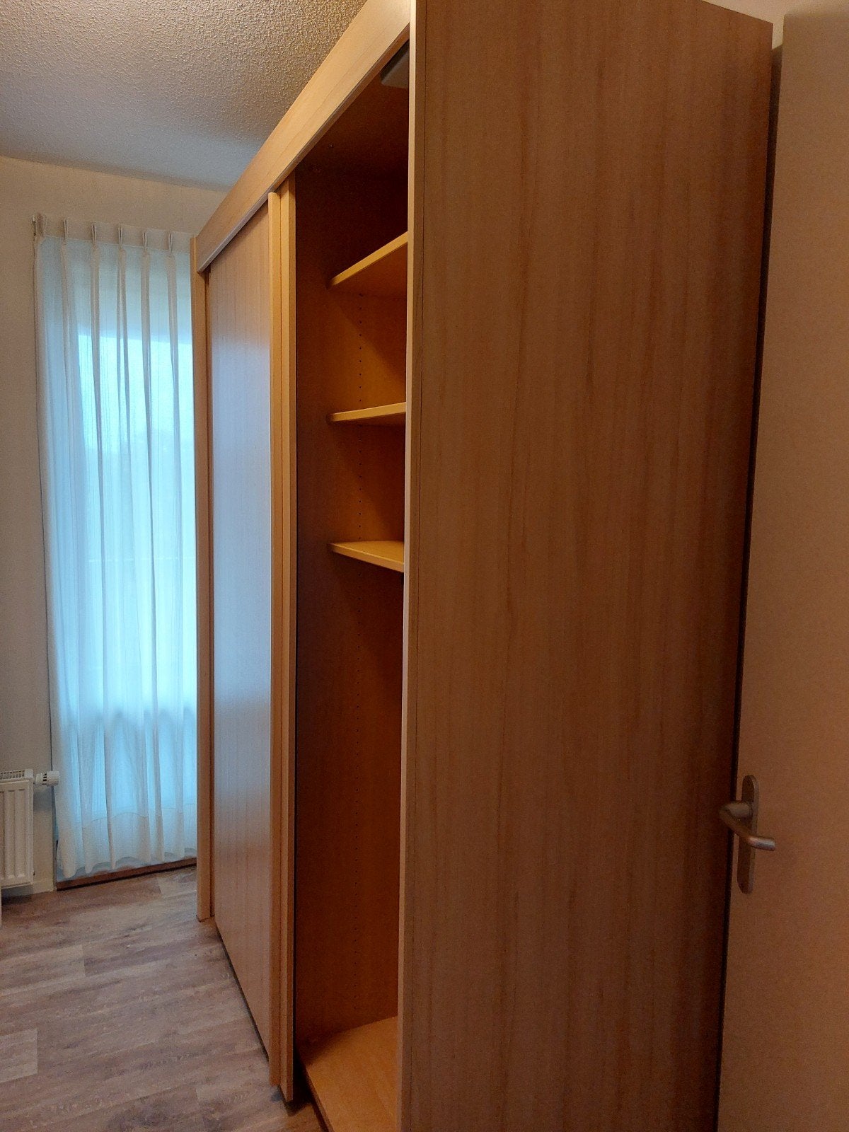 hangleg kast voor 1 augustus ophalen, Ophalen, 200 cm of meer, Met plank(en), 150 tot 200 cm
